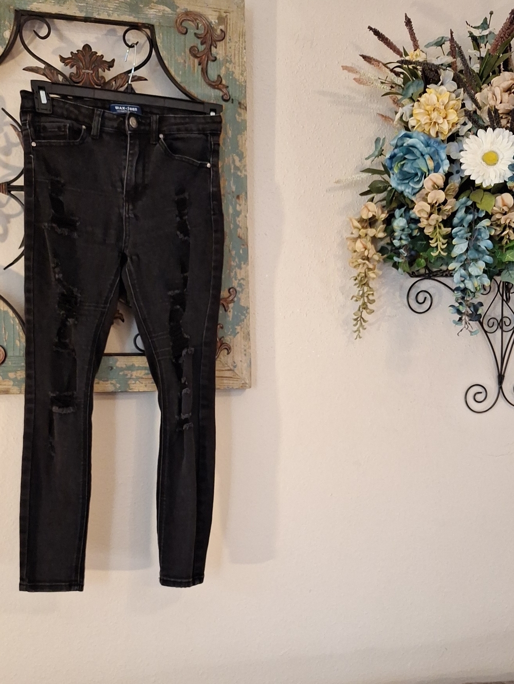 🔥🔥CLEARANCE🔥🔥 Wax Jean Black Distressed Skinny Jeans. Size 3